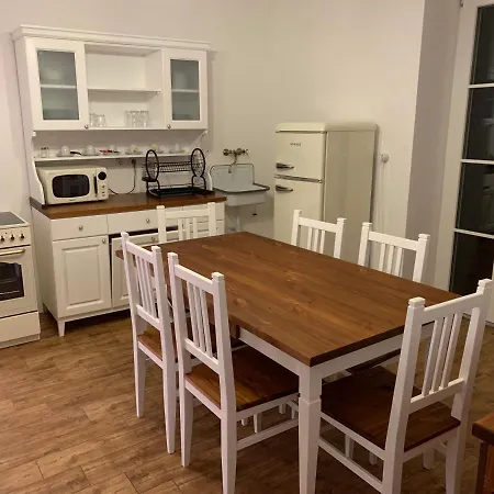 Szazesztendos Reveszhaz Apartment