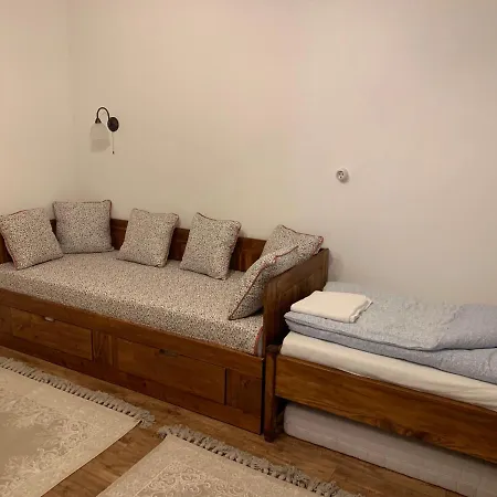 Szazesztendos Reveszhaz Apartment